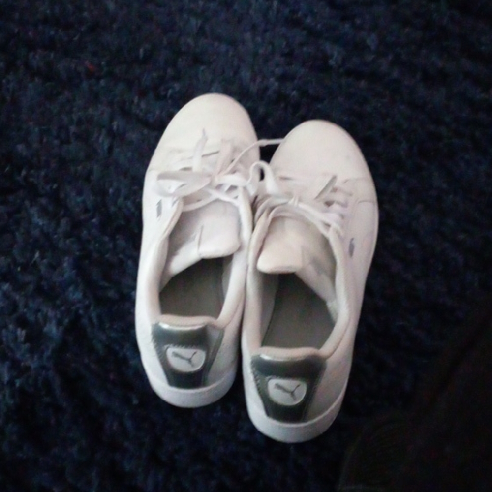 Puma tennis shoes
